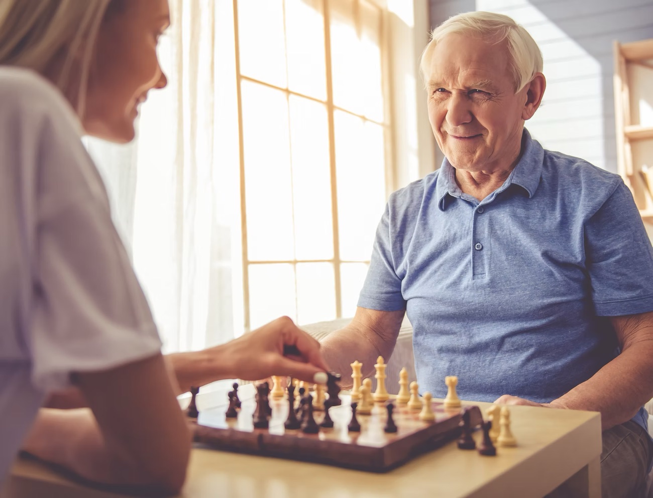 Gemeinsames Schachspiel – Aktivierung und Gesellschaft zu Hause
